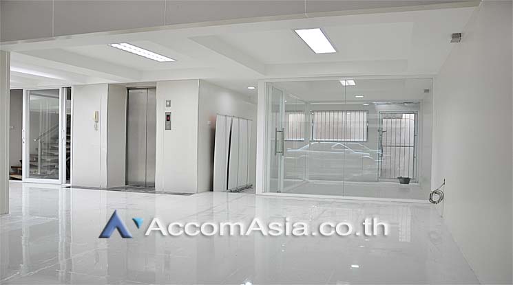  1  Office Space For Sale in Silom ,Bangkok BTS Sala Daeng AA13149